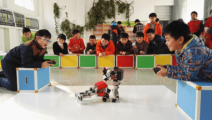 機(jī)器人搏擊賽走進(jìn)徐州公園巷小學(xué)，孩子們的福音來了！